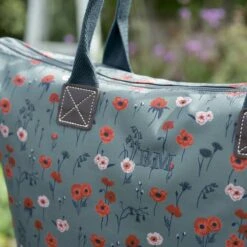 Poppy Meadow Oundle Bag 12 Poppy Meadow Oundle Bag -Sophie Allport AW22 poly103520 poppy meadow oundle bag lifestyle personalisation3 high res square