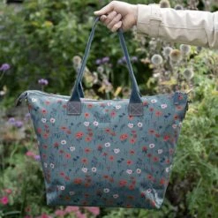 Poppy Meadow Oundle Bag 13 Poppy Meadow Oundle Bag -Sophie Allport AW22 poly103520 poppy meadow oundle bag lifestyle personalisation4 high res square