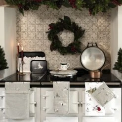 Snow Season Tea Towel (Set Of 2) 19 Snow Season Tea Towel (Set Of 2) -Sophie Allport AW22 snowseason kitchen full collection3 lifestyle high res square