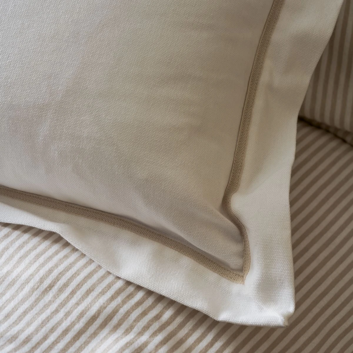 Panama Bed Cushion - Neutral Trim 5 Panama Bed Cushion - Neutral Trim - Image 3