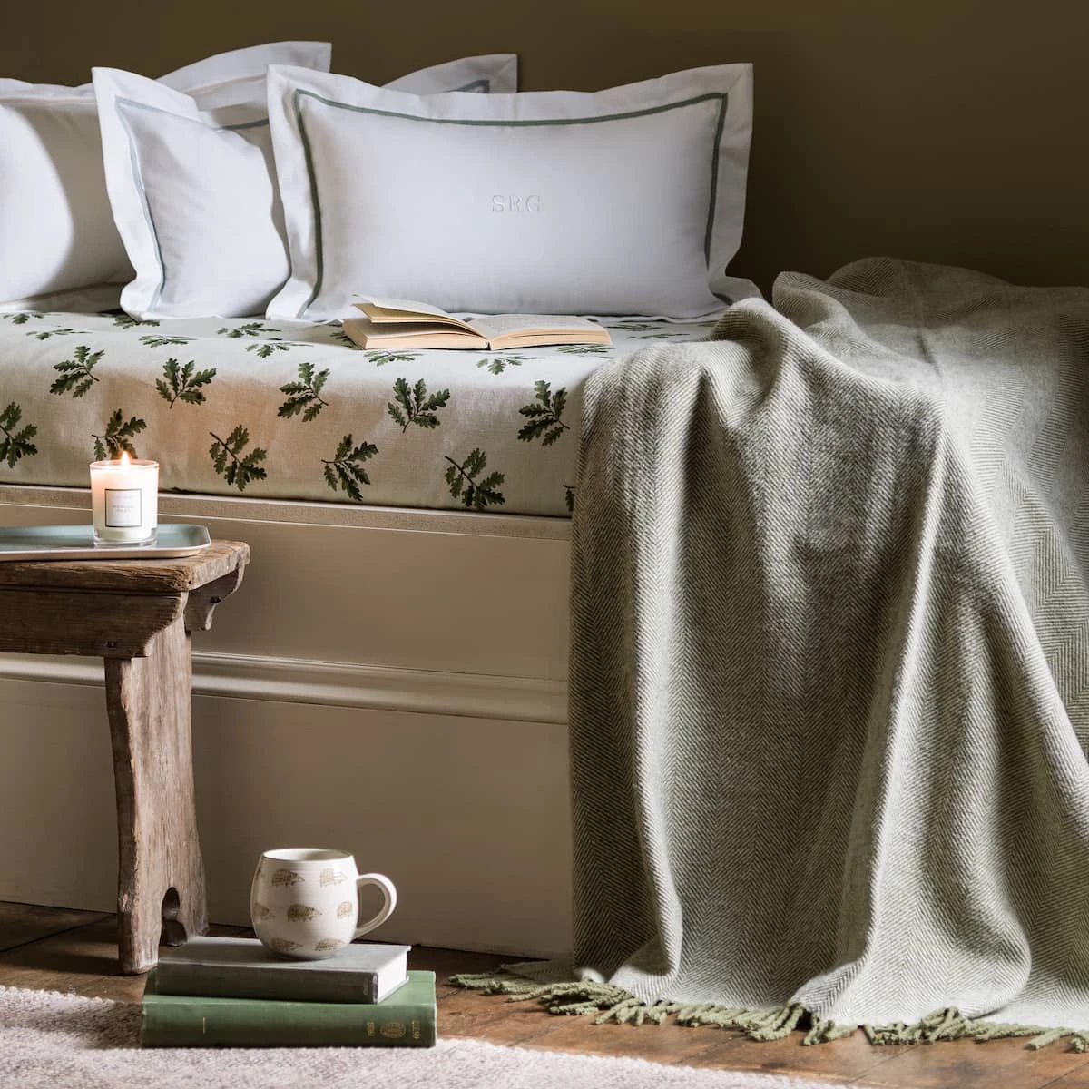 Panama Bed Cushion - Green Trim 5 Panama Bed Cushion - Green Trim - Image 3