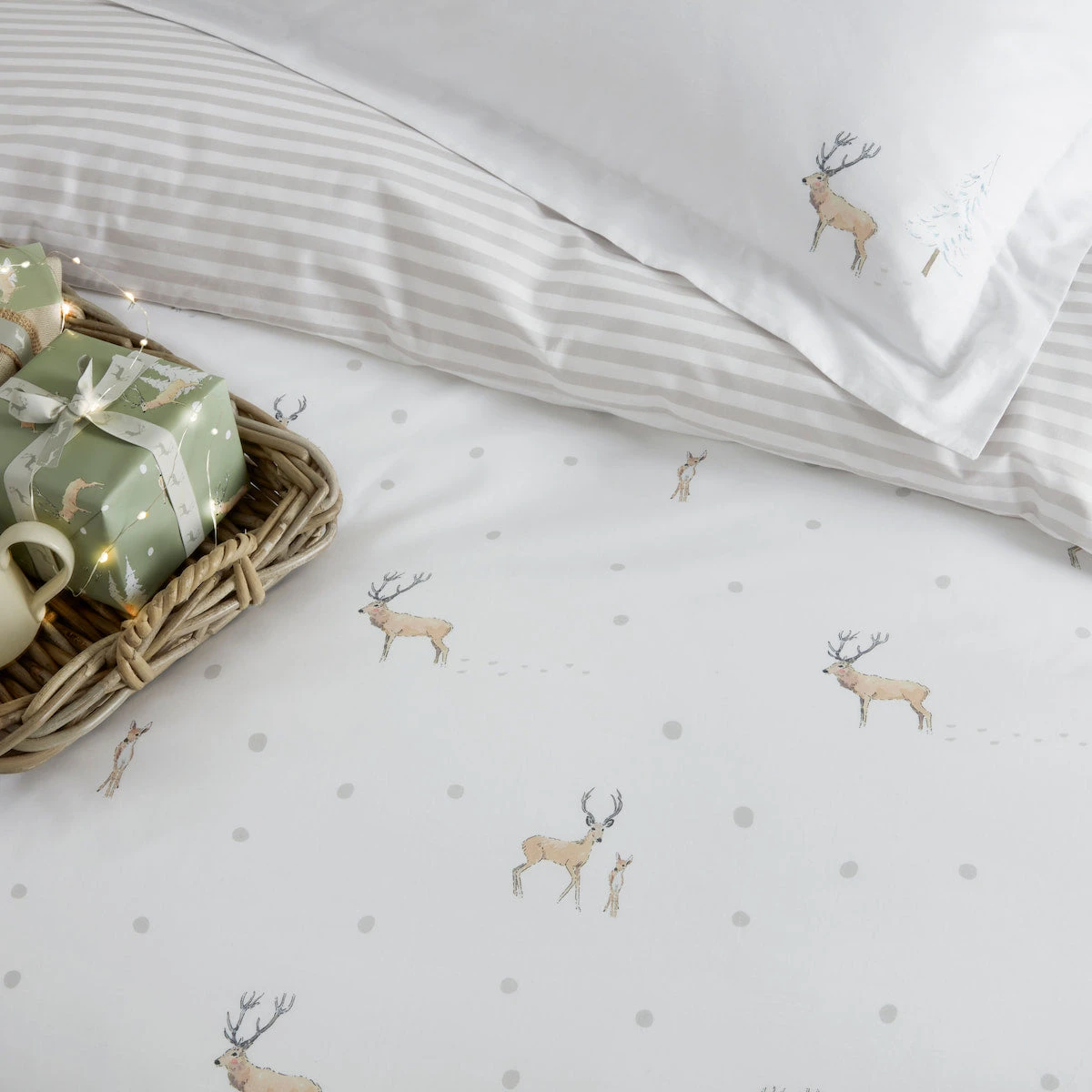 Christmas Stags Pair Of Oxford Pillowcases 4 Christmas Stags Pair Of Oxford Pillowcases - Image 2