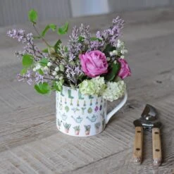 Green Fingers Mug -Sophie Allport IMHGF02GreenFingersLargeMugLifestyleHighRes2 1