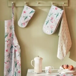 Tulips Double Oven Glove 8 Tulips Double Oven Glove -Sophie Allport SS24 TULIPS KITCHEN LINEN HERO SQUARE