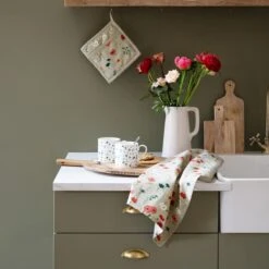 Poppy Meadow Tea Towel (Set Of 2) 15 Poppy Meadow Tea Towel (Set Of 2) -Sophie Allport all103602 all103125 bm10301 pt10326 pt10345 poppy meadow mug tea towels pot grab tray lifestyle high res square 2