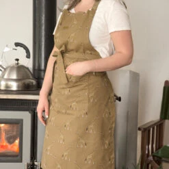 Giraffe Adult Apron 11 Giraffe Adult Apron -Sophie Allport all77250 giraffe zsl adult apron 2 lifestyle high res square