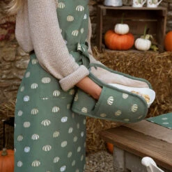 Pumpkins Adult Apron 10 Pumpkins Adult Apron -Sophie Allport all90100 pumpkins double oven glove lifestyle high res square