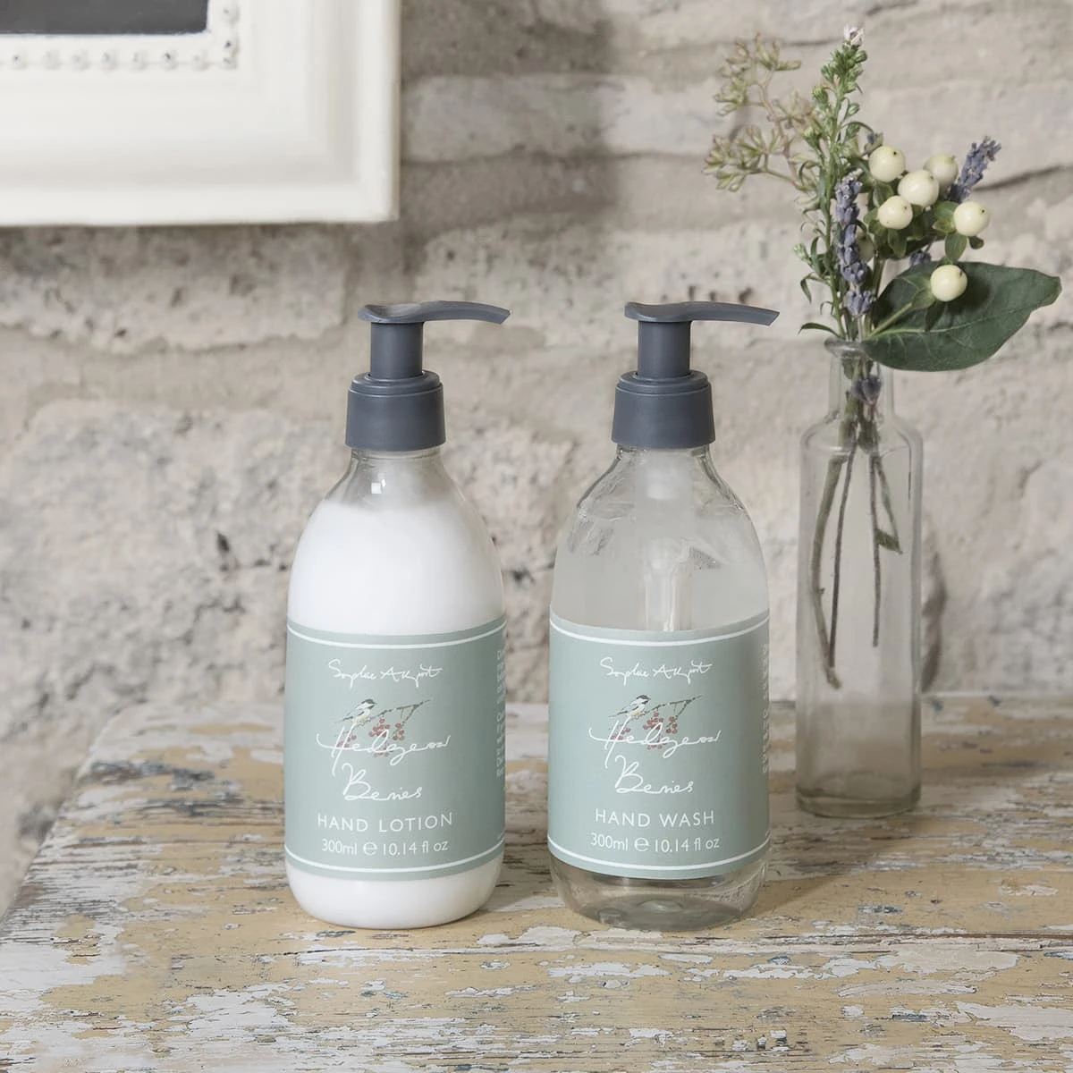 Hedgerow Berries Hand Wash - 300ml 4 Hedgerow Berries Hand Wash - 300ml - Image 2