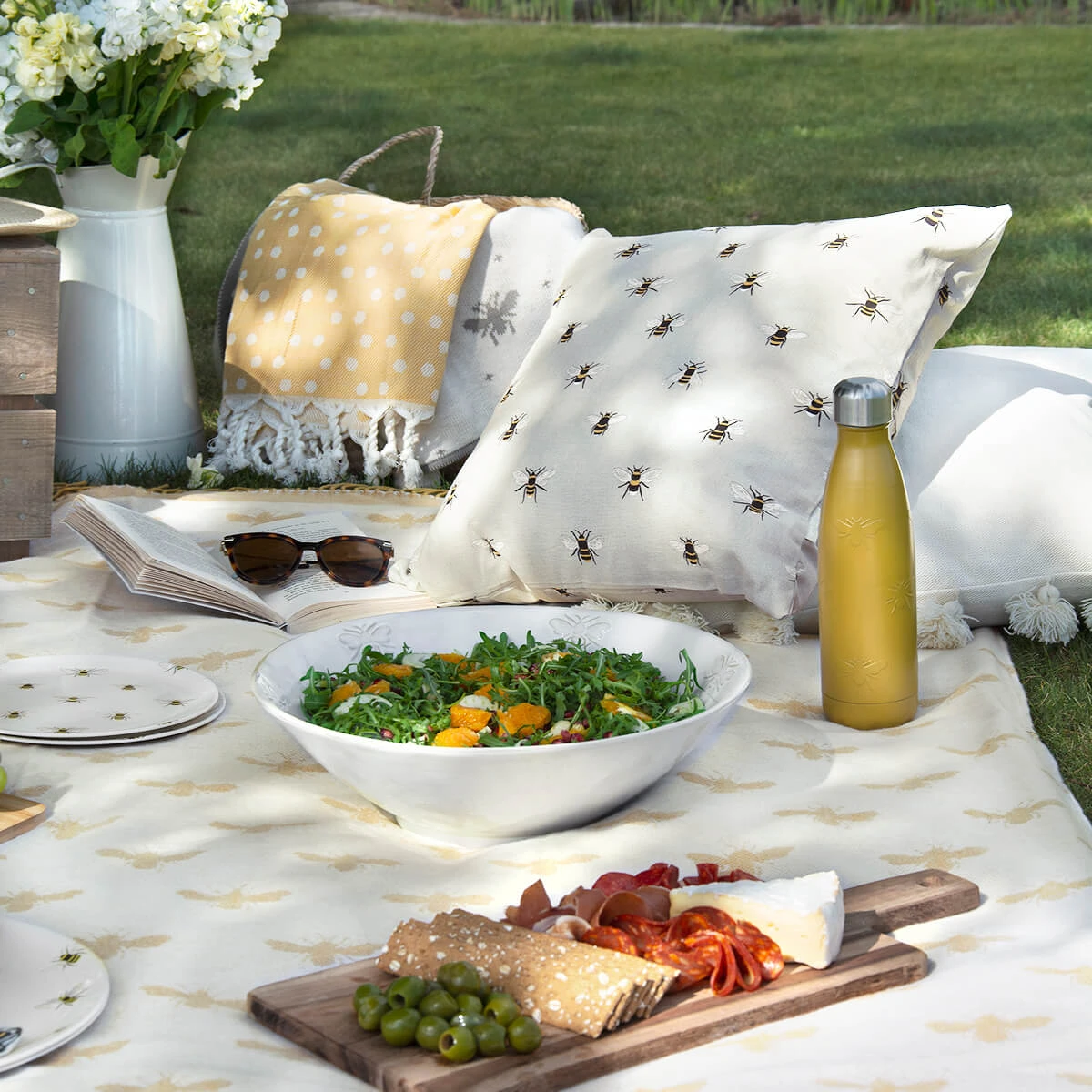 Bees Water Bottle 5 Bees Water Bottle - Image 3