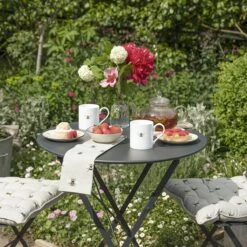 Bees Napkins (Set Of 4) -Sophie Allport bm3603 all36601 all36450 bees solo standard mugs tea towel and chair pads lifestyle high res square ffe60a00 117e 4b58 936e 86bad007b385