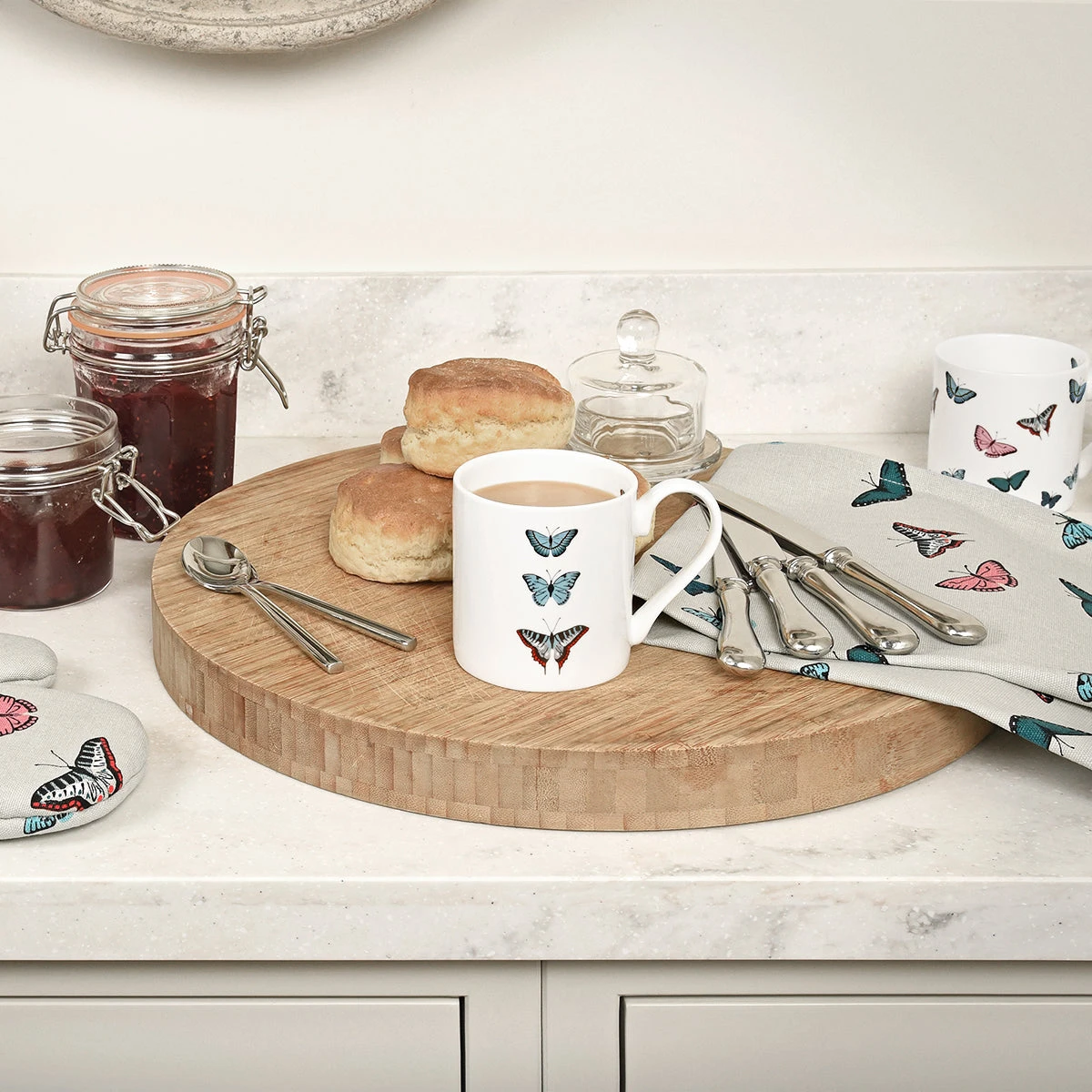 Butterflies Solo Mug 4 Butterflies Solo Mug - Image 2