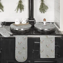 Chicken Double Oven Glove -Sophie Allport chicken collection lifestyle 2 high res square