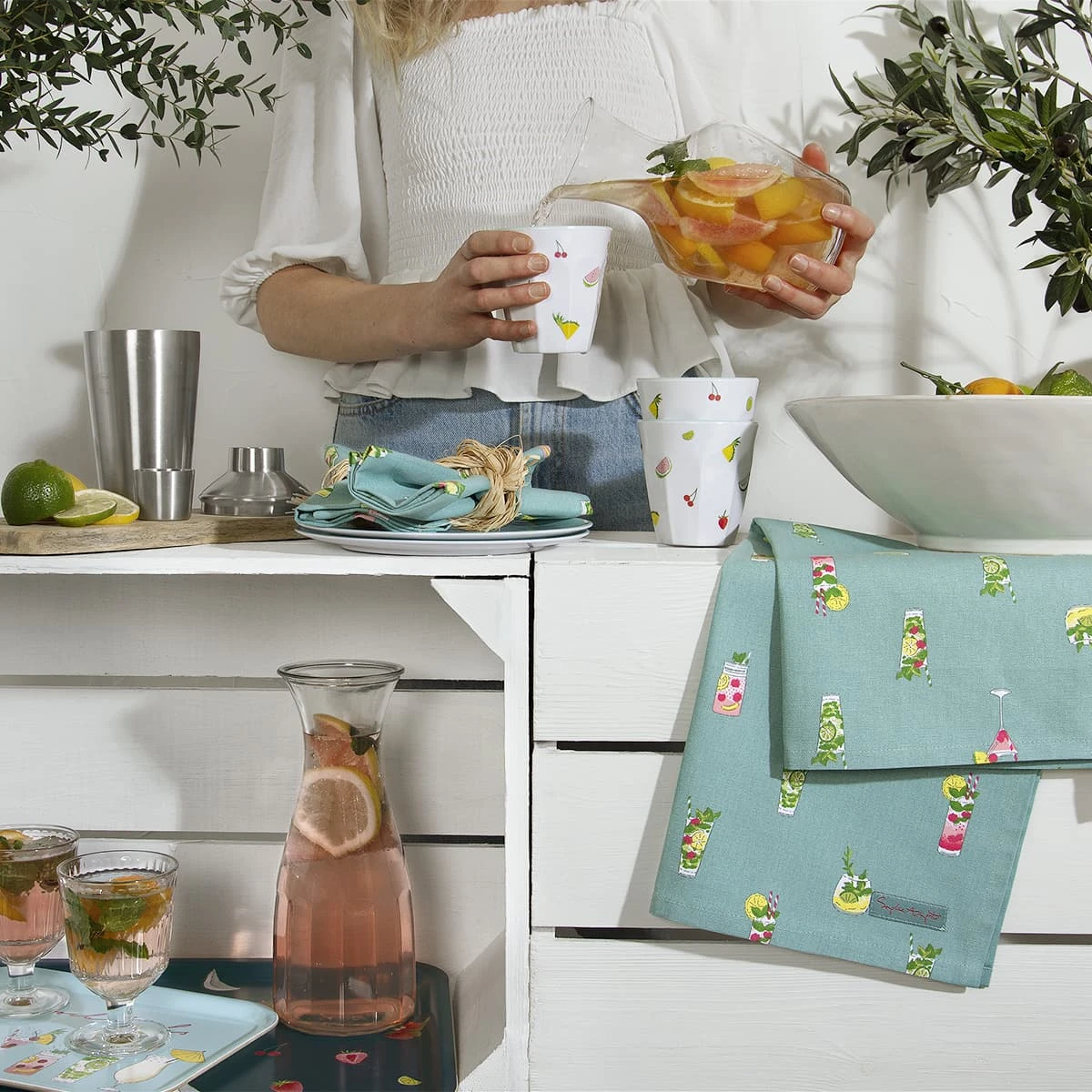 Cocktails & Strawberries Serving Tray - Large 5 Cocktails & Strawberries Serving Tray - Large - Image 3