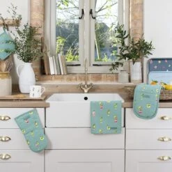 Cocktails & Strawberries Serving Tray - Large 9 Cocktails & Strawberries Serving Tray - Large -Sophie Allport cocktails kitchen collection lifestyle high res square 0f3074b8 f7a5 486f 9631 1bd184d4ca76