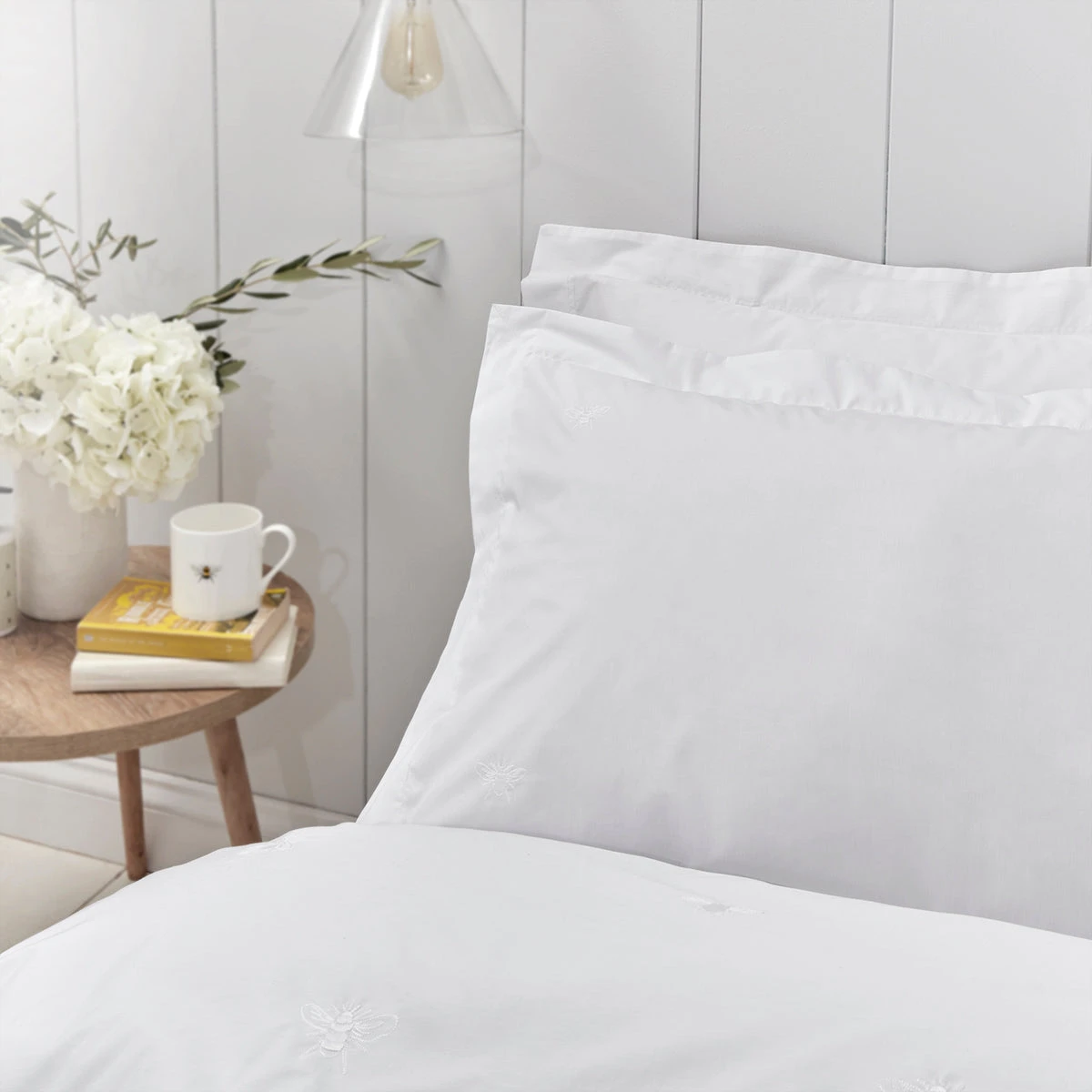 Bees Embroidered Pair Of Oxford Pillowcases 3 Bees Embroidered Pair Of Oxford Pillowcases