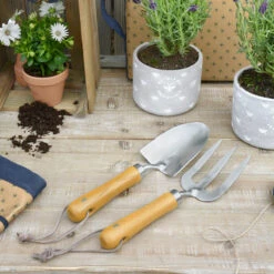 Bees Plant Pot 17 Bees Plant Pot -Sophie Allport ga36480 bees garden tool set lifestyle high res squarecopy