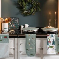 Juniper Berry Wreath -Sophie Allport home for christmas collection lifestyle aw22 1 high res square 1