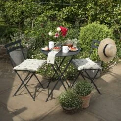 Bees Napkins (Set Of 4) -Sophie Allport lin36601 gtp3601 gm3601 bm3602 all36450 bees afternoon tea lifestyle high res square 1 0daa1ec8 8eaa 4c1c 93da ffd652bf0ee3