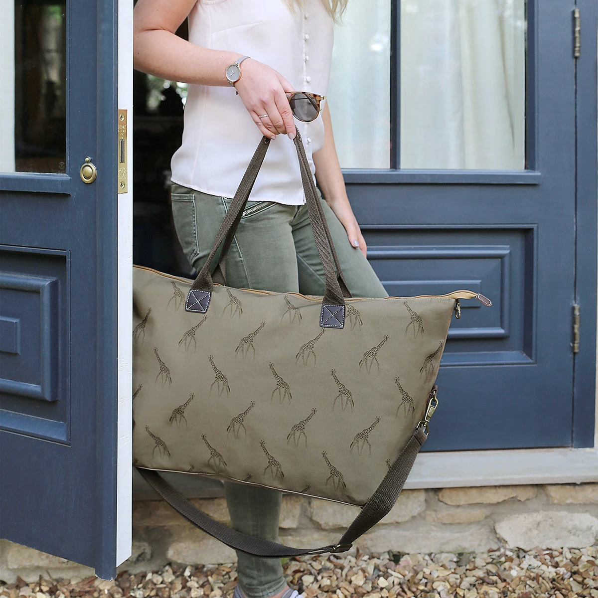 Giraffe Weekend Oundle Bag 5 Giraffe Weekend Oundle Bag - Image 3