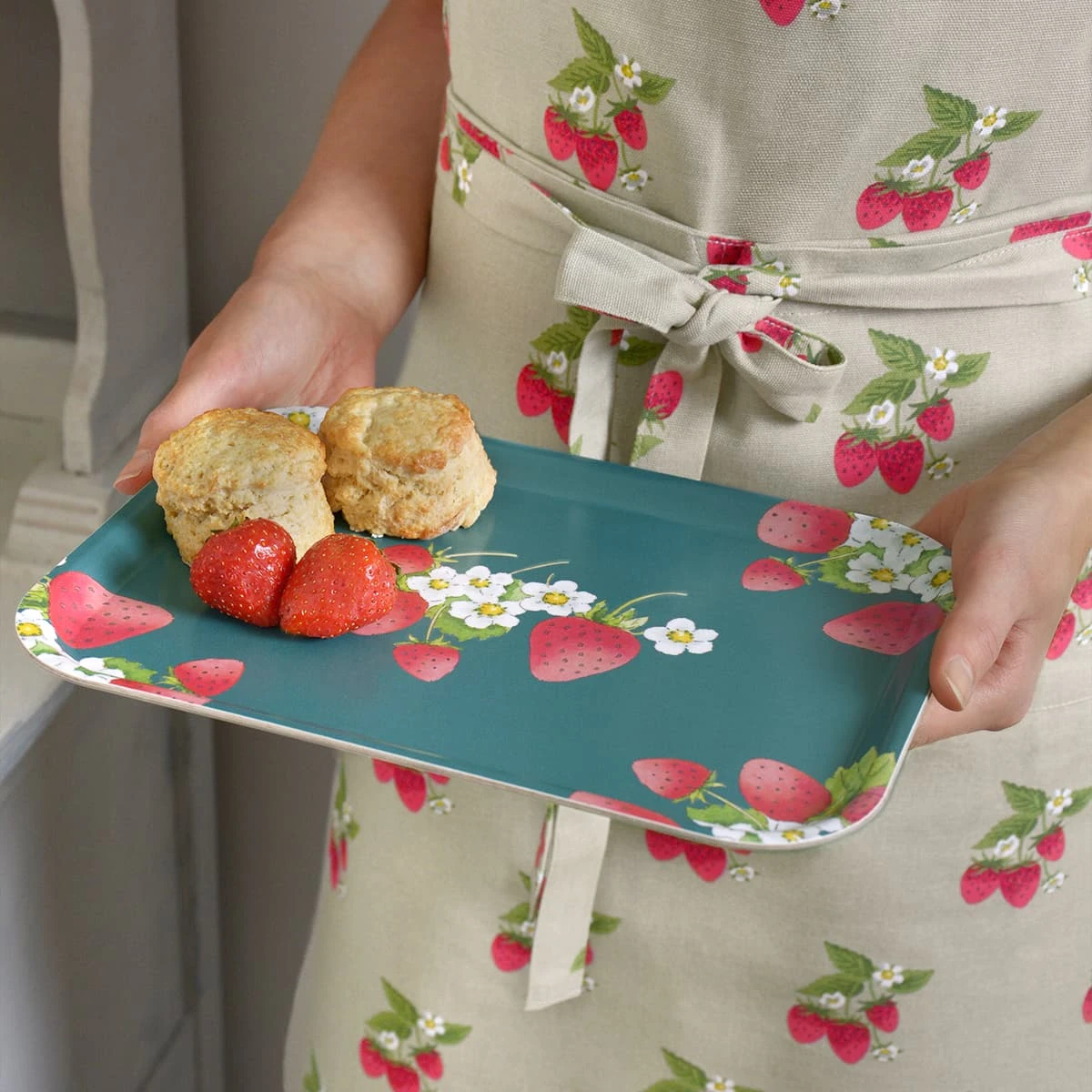 Strawberries Serving Tray - Small 4 Strawberries Serving Tray - Small - Image 2