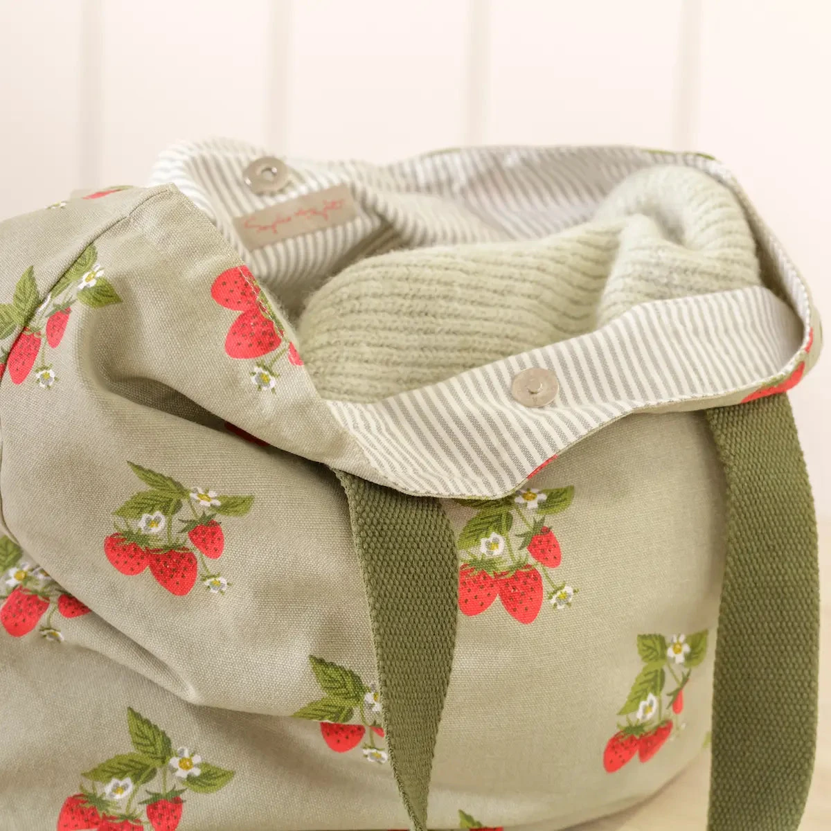 Strawberries Everyday Bag 4 Strawberries Everyday Bag - Image 2