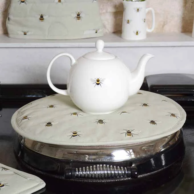 Bees Circular Hob Cover 4 Bees Circular Hob Cover - Image 2