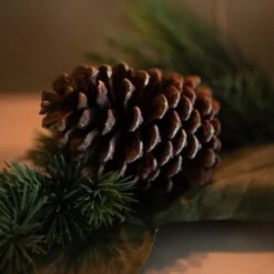 Winter Woodlands Garland -Sophie Allport woodland walks garland lifestyle zsax36885ttgr aw22 3 high res square